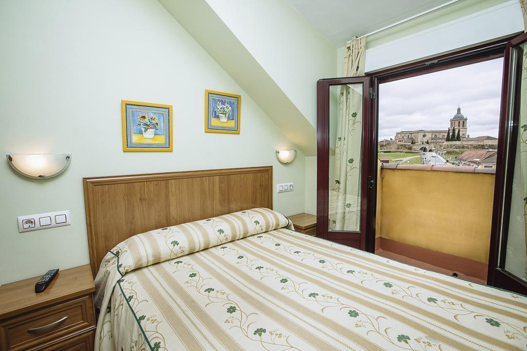 Hospederia Puerta De La Catedral Hotel Ciudad-Rodrigo Стая снимка